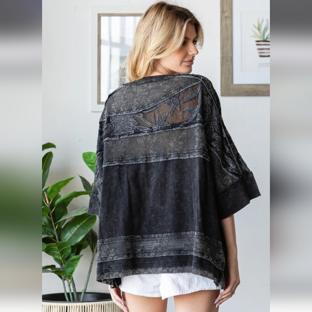 Oli & Hali WASHED LACE CONTRAST BOXY LOOSE TOP In Black - Picture 4 of 5